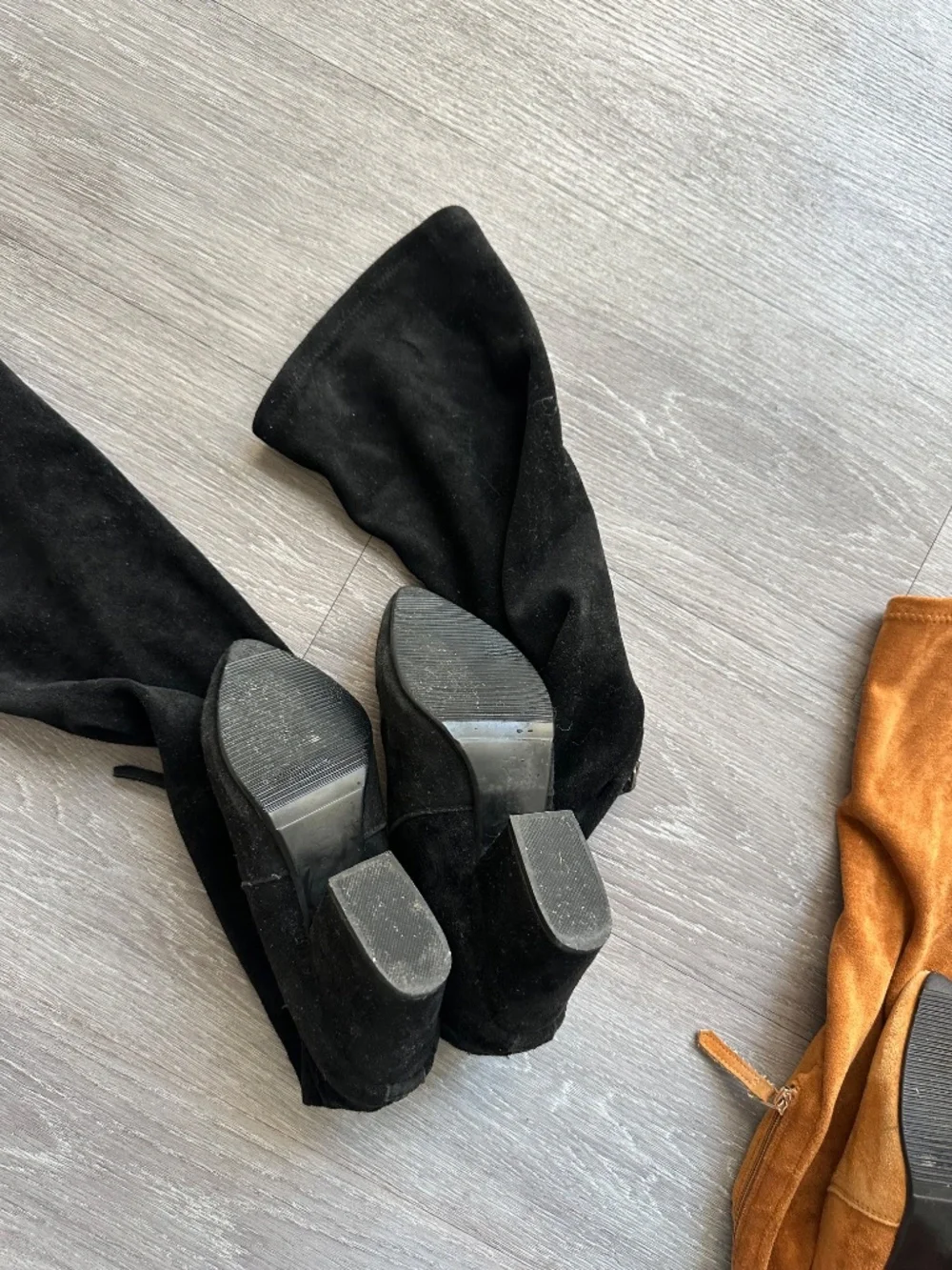BUNDLE Goodnight Macaroon Marlo Boots size 5